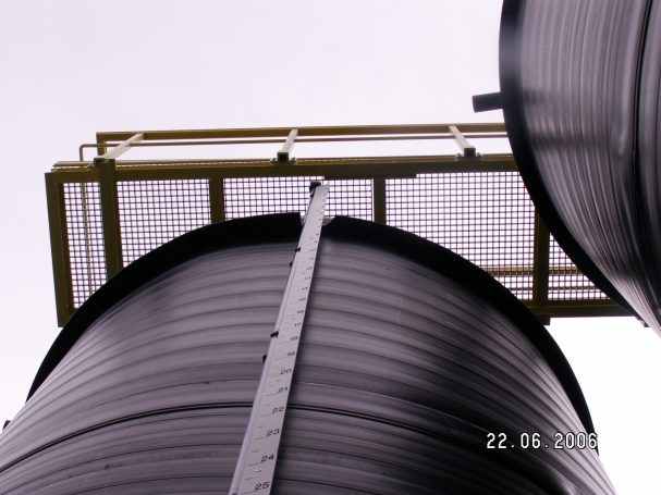 Structure polyester et caillebotis