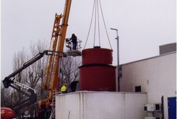 Déchargement et mise en place de cuve , grutage , raccordement tuyauterie